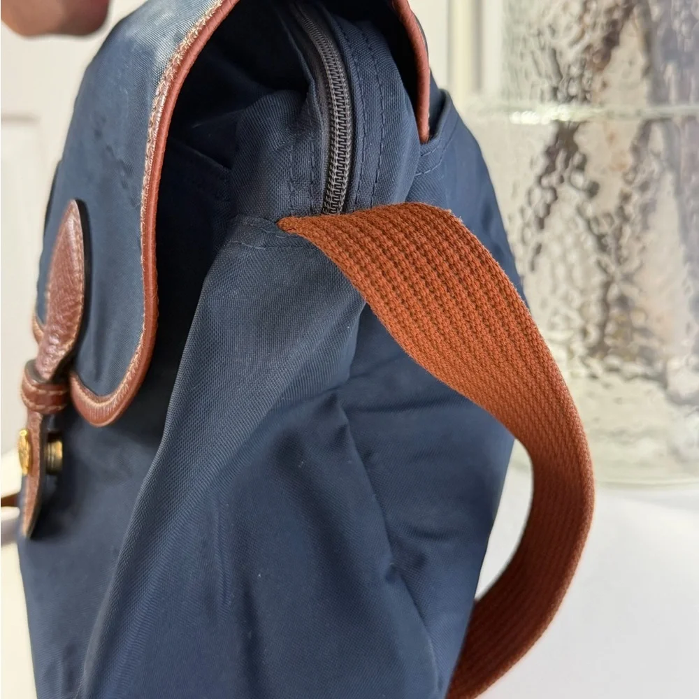 Longchamp Vintage Le Pliage Messenger Bag - Picture 5 of 12